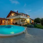 Marijana Zadarvillas * Galovac (Zadar)